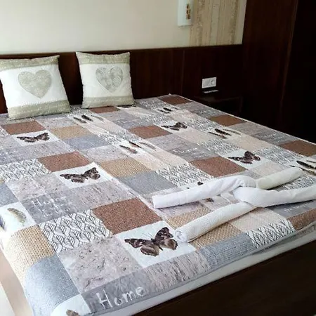 Lakos Apartmanhaz *