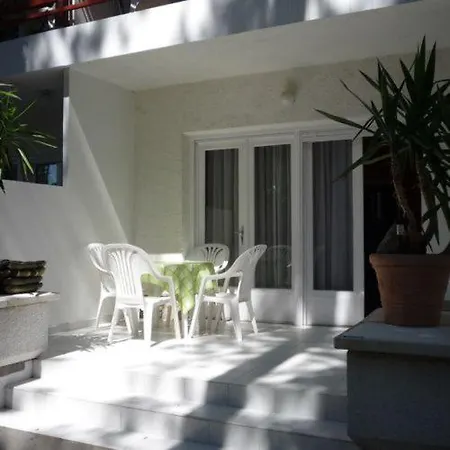 Lakos Apartmanhaz בית אירוח *